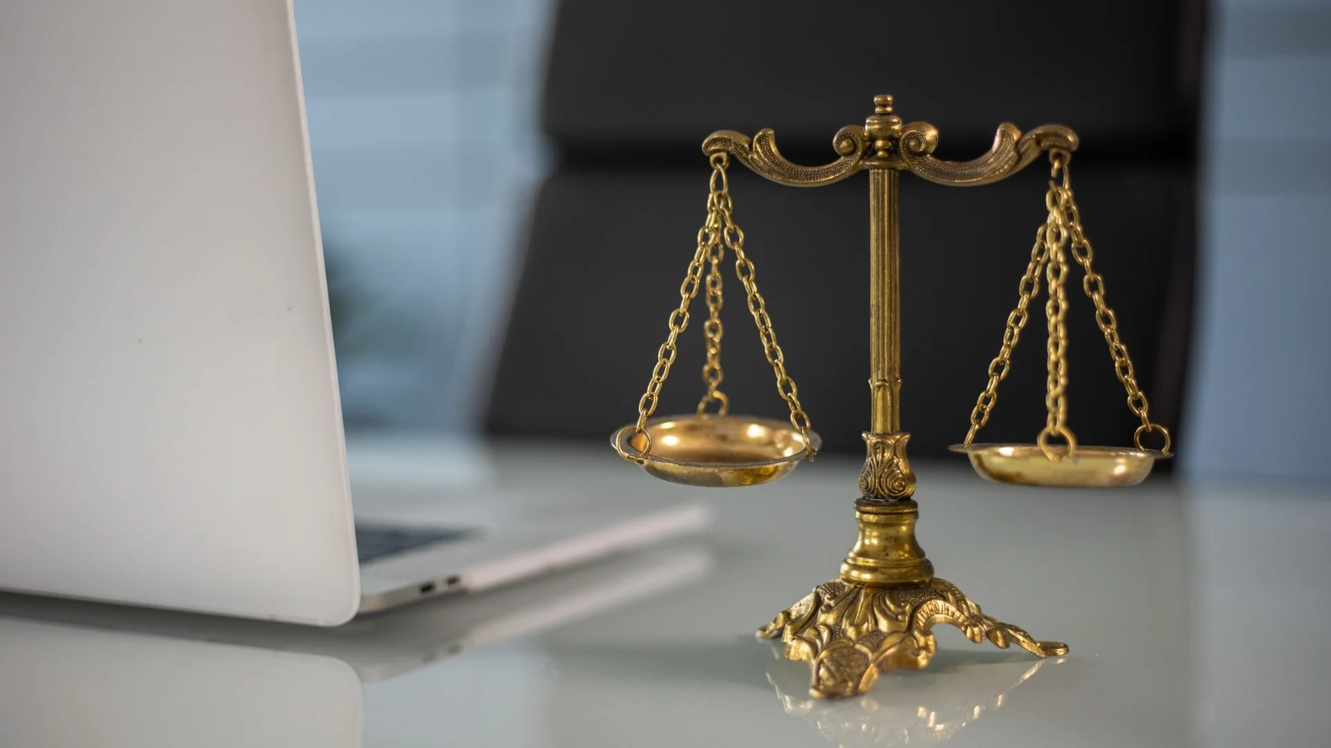 Survey Insights: Why Law Firms Use AI